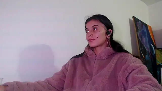 Snapshot of mariecam420 chatting on 12/18/24, 05:26 mariecam420 online show from 12/18/24, 05:26