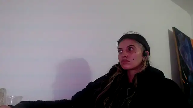 Snapshot of mariecam420 chatting on 12/20/24, 12:19 mariecam420 online show from 12/20/24, 12:19