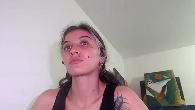 Snapshot of mariecam420 chatting on 12/21/24, 05:25 mariecam420 online show from 12/21/24, 05:25