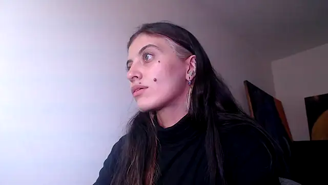 Snapshot of mariecam420 chatting on 12/23/24, 10:23 mariecam420 online show from 12/23/24, 10:23