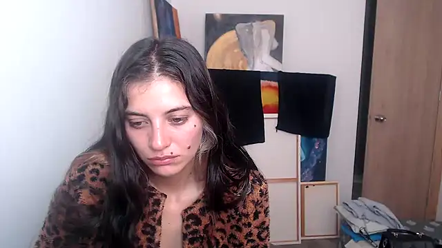 Snapshot of mariecam420 chatting on 12/24/24, 02:12 mariecam420 online show from 12/24/24, 02:12