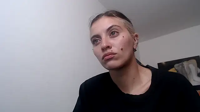 Snapshot of mariecam420 chatting on 12/27/24, 06:31 mariecam420 online show from 12/27/24, 06:31