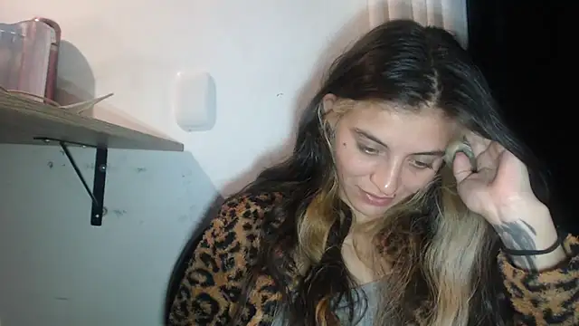 Snapshot of mariecam420 chatting on 12/28/24, 03:04 mariecam420 online show from 12/28/24, 03:04