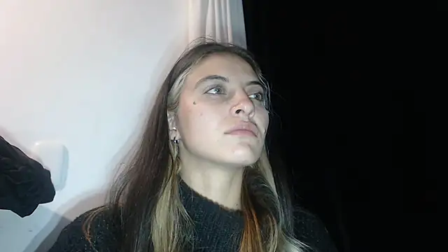 Snapshot of mariecam420 chatting on 01/01/25, 12:32 mariecam420 online show from 01/01/25, 12:32