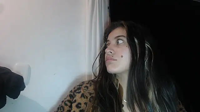 Snapshot of mariecam420 chatting on 01/01/25, 11:51 mariecam420 online show from 01/01/25, 11:51