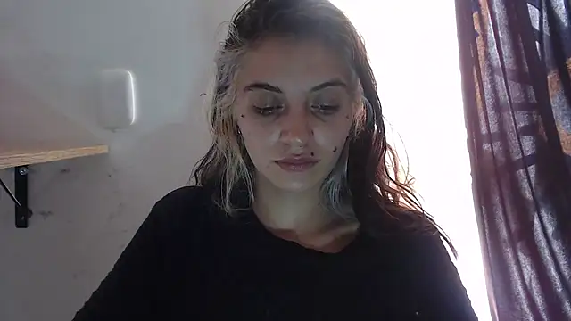 Snapshot of mariecam420 chatting on 01/14/25, 03:36 mariecam420 online show from 01/14/25, 03:36