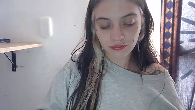 Snapshot of mariecam420 chatting on 01/15/25, 05:05 mariecam420 online show from 01/15/25, 05:05