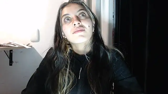 Snapshot of mariecam420 chatting on 01/20/25, 03:59 mariecam420 online show from 01/20/25, 03:59