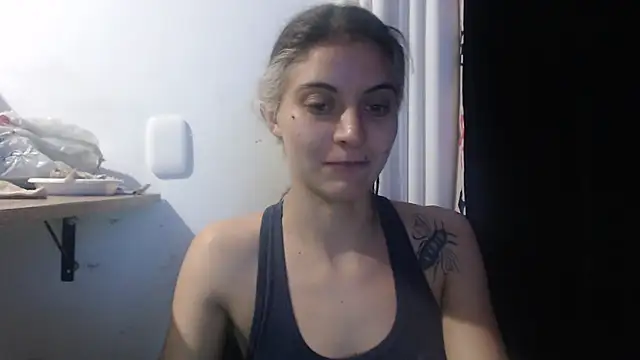 Snapshot of mariecam420 chatting on 01/25/25, 01:43 mariecam420 online show from 01/25/25, 01:43