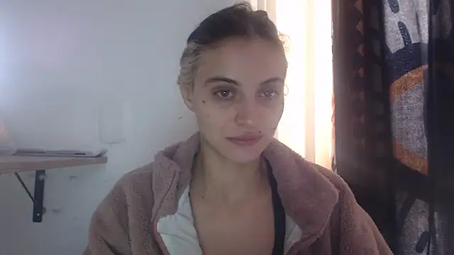Snapshot of mariecam420 chatting on 01/25/25, 04:35 mariecam420 online show from 01/25/25, 04:35