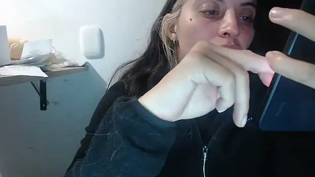 Snapshot of mariecam420 chatting on 01/28/25, 01:29 mariecam420 online show from 01/28/25, 01:29