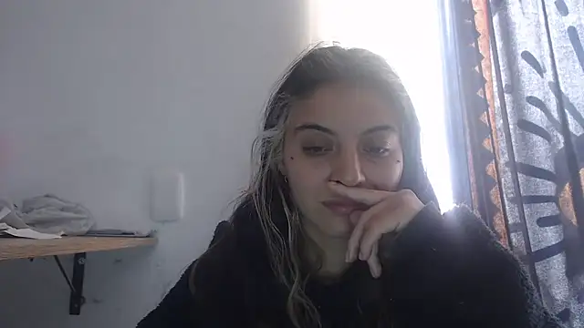 Snapshot of mariecam420 chatting on 01/29/25, 04:08 mariecam420 online show from 01/29/25, 04:08
