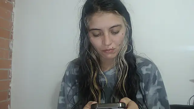 Snapshot of mariecam420 chatting on 02/19/25, 11:04 mariecam420 online show from 02/19/25, 11:04