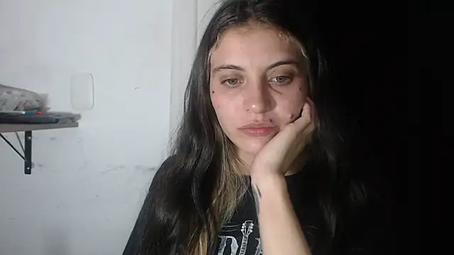 Snapshot of mariecam420 chatting on 02/25/25, 03:42 mariecam420 online show from 02/25/25, 03:42