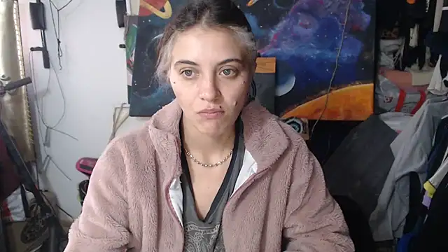 Snapshot of mariecam420 chatting on 03/16/25, 08:11 mariecam420 online show from 03/16/25, 08:11