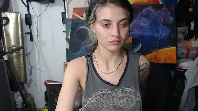 Snapshot of mariecam420 chatting on 03/18/25, 04:04 mariecam420 online show from 03/18/25, 04:04