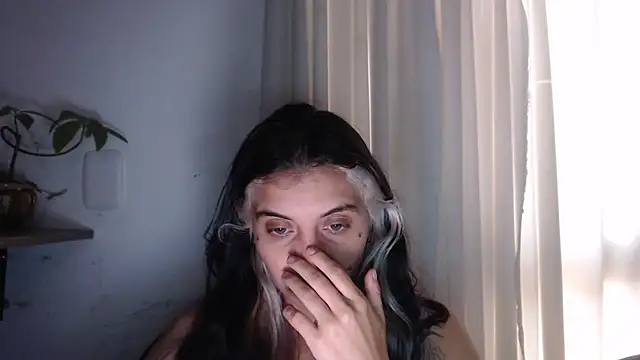 Snapshot of mariecam420 chatting on 03/18/25, 10:58 mariecam420 online show from 03/18/25, 10:58