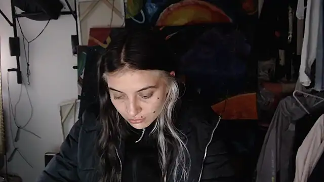 Snapshot of mariecam420 chatting on 03/20/25, 06:53 mariecam420 online show from 03/20/25, 06:53