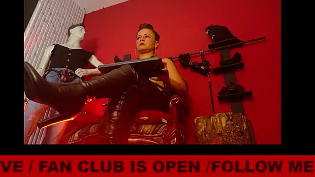 Snapshot of MistressSlut1 chatting on 02/21/25, 04:05 MistressSlut1 online show from 02/21/25, 04:05