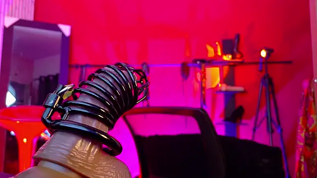 Snapshot of MistressSlut1 chatting on 11/15/25, 11:18 MistressSlut1 online show from 11/15/25, 11:18