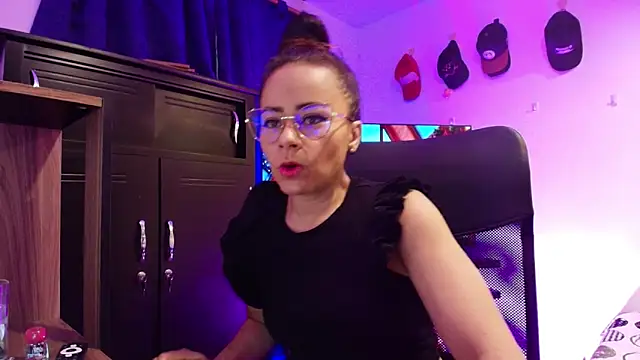 Snapshot of MistressSlut1 chatting on 12/20/25, 11:50 MistressSlut1 online show from 12/20/25, 11:50