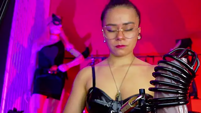 Snapshot of MistressSlut1 chatting on 01/07/26, 11:12 MistressSlut1 online show from 01/07/26, 11:12