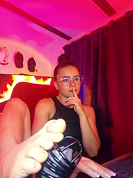 Snapshot of MistressSlut1 chatting on 01/11/26, 09:58 MistressSlut1 online show from 01/11/26, 09:58