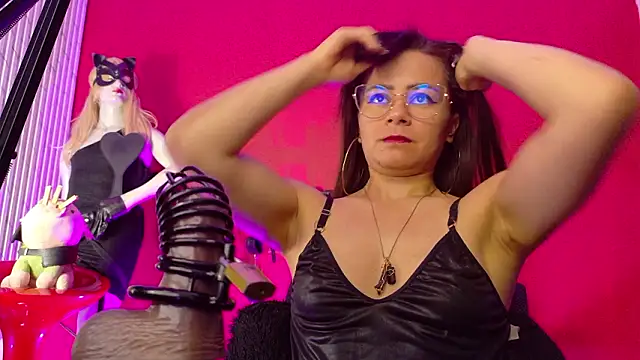 Snapshot of MistressSlut1 chatting on 02/13/26, 11:17 MistressSlut1 online show from 02/13/26, 11:17