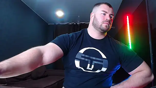 Snapshot of muscularjohnforuX chatting on 02/16/25, 12:21 muscularjohnforuX online show from 02/16/25, 12:21