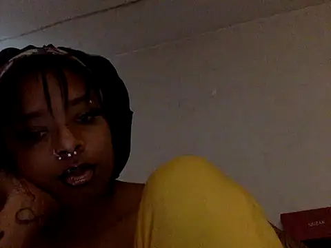 Snapshot of CutieFrmthehood chatting on 05/21/26, 05:20 CutieFrmthehood online show from 05/21/26, 05:20
