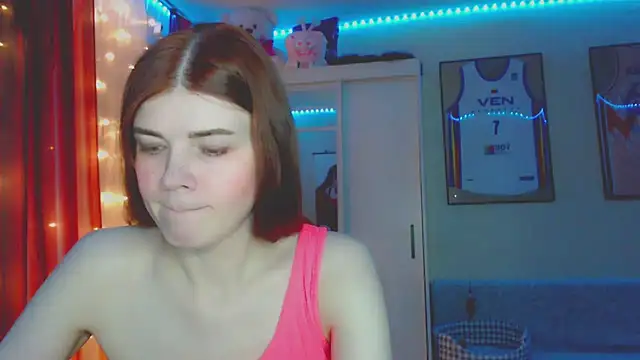 Snapshot of Klementa chatting on 06/24/26, 06:29 Klementa online show from 06/24/26, 06:29