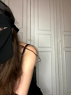 Snapshot of arabiaAna chatting on 09/25/25, 11:41 arabiaAna online show from 09/25/25, 11:41