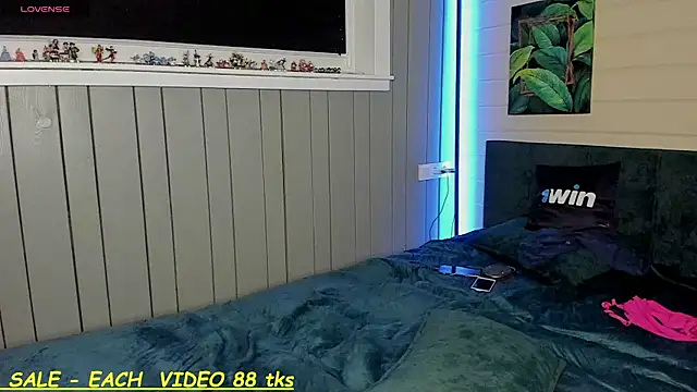 Snapshot of SandyChris chatting on 02/13/25, 07:35 SandyChris online show from 02/13/25, 07:35