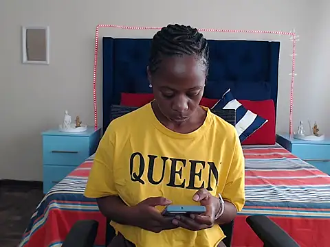 QUEENMANDYY online show from 03/17/26, 06:28