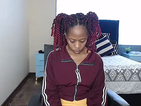QUEENMANDYY online show from 06/25/26, 06:18