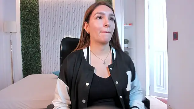 miataylorr1 online show from 11/20/25, 12:27