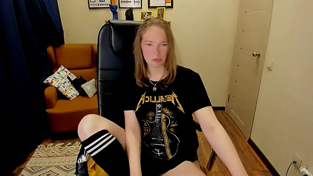 Snapshot of _fiona_Love chatting on 05/16/26, 07:45 fiona Love online show from 05/16/26, 07:45