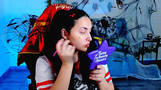 Snapshot of CeceliaJohnson chatting on 10/31/25, 08:04 CeceliaJohnson online show from 10/31/25, 08:04