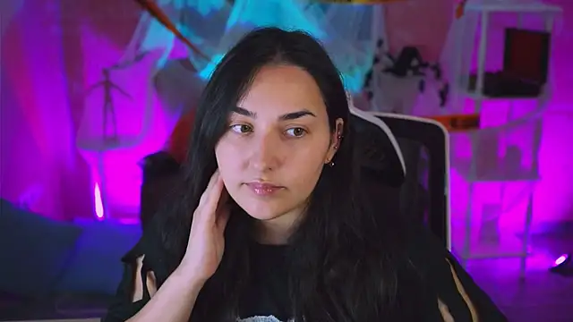 Snapshot of CeceliaJohnson chatting on 11/04/25, 08:13 CeceliaJohnson online show from 11/04/25, 08:13