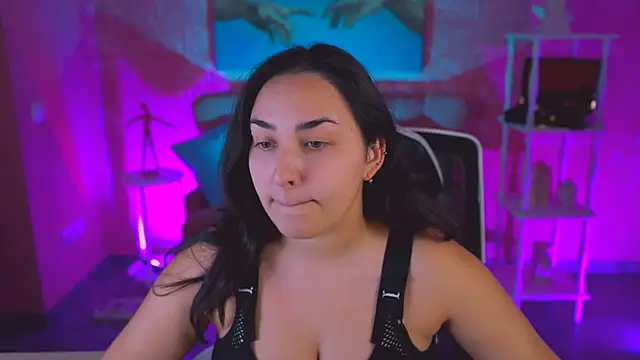 Snapshot of CeceliaJohnson chatting on 11/12/25, 08:04 CeceliaJohnson online show from 11/12/25, 08:04