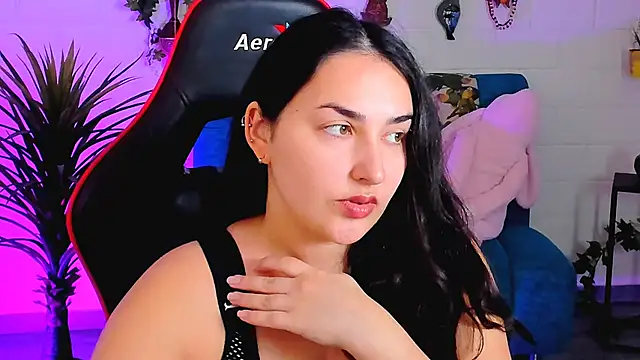 Snapshot of CeceliaJohnson chatting on 11/26/25, 08:04 CeceliaJohnson online show from 11/26/25, 08:04