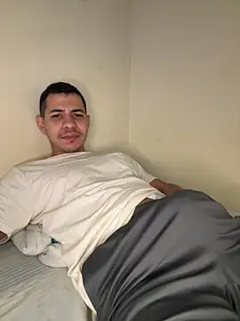 Snapshot of steven_clain chatting on 11/02/25, 04:20 steven clain online show from 11/02/25, 04:20