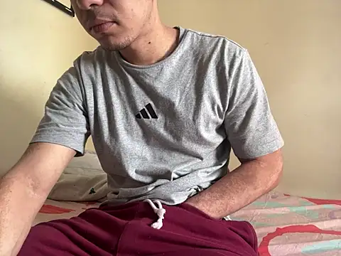 Snapshot of steven_clain chatting on 11/28/25, 03:14 steven clain online show from 11/28/25, 03:14