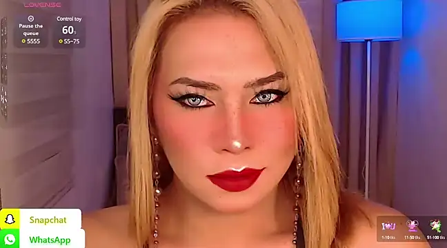 Snapshot of QUEEN_GIAMOORE69 chatting on 12/12/24, 09:58 QUEEN GIAMOORE69 online show from 12/12/24, 09:58