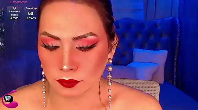 Snapshot of QUEEN_GIAMOORE69 chatting on 03/02/25, 11:09 QUEEN GIAMOORE69 online show from 03/02/25, 11:09