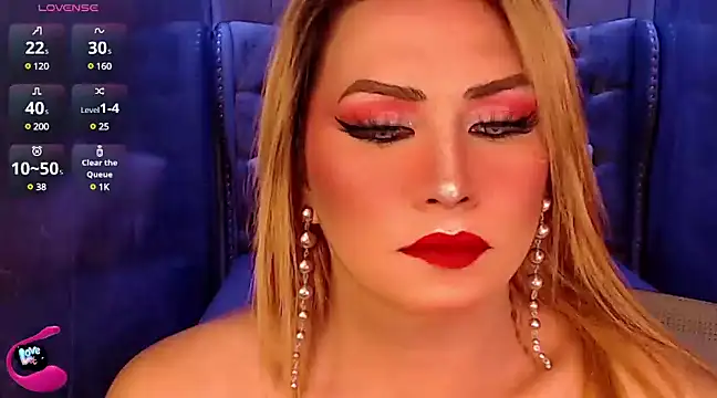 Snapshot of QUEEN_GIAMOORE69 chatting on 03/08/25, 05:01 QUEEN GIAMOORE69 online show from 03/08/25, 05:01