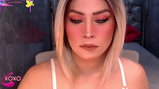 Snapshot of QUEEN_GIAMOORE69 chatting on 09/24/25, 07:28 QUEEN GIAMOORE69 online show from 09/24/25, 07:28