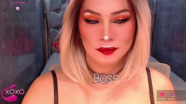 Snapshot of QUEEN_GIAMOORE69 chatting on 10/02/25, 08:16 QUEEN GIAMOORE69 online show from 10/02/25, 08:16