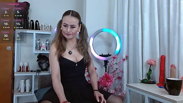Snapshot of magenta_maturr chatting on 09/14/25, 01:32 magenta maturr online show from 09/14/25, 01:32