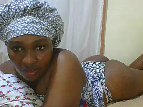 Snapshot of cute_lavenda chatting on 10/17/25, 05:59 cute lavenda online show from 10/17/25, 05:59